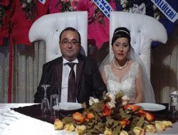 Çizmeli dünya evine girdi